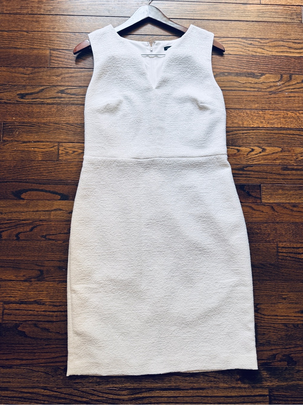 Ann Taylor Textured White Sleeveless Sheath Dress